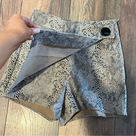 ZARA || snake print skort - Picture 3 of 5